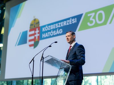 2O0A6841